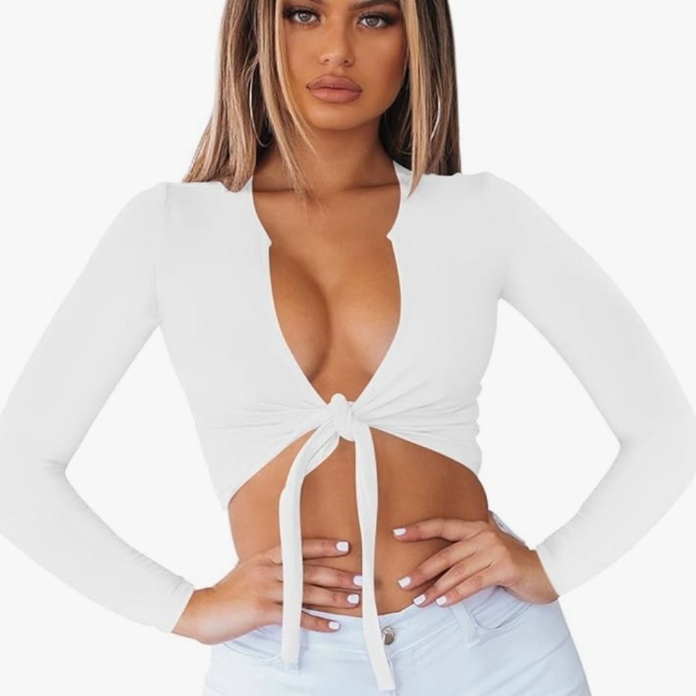 🔸️NWOT White Deep Vneck Cropped Tie Front Long Sleeve Top Small